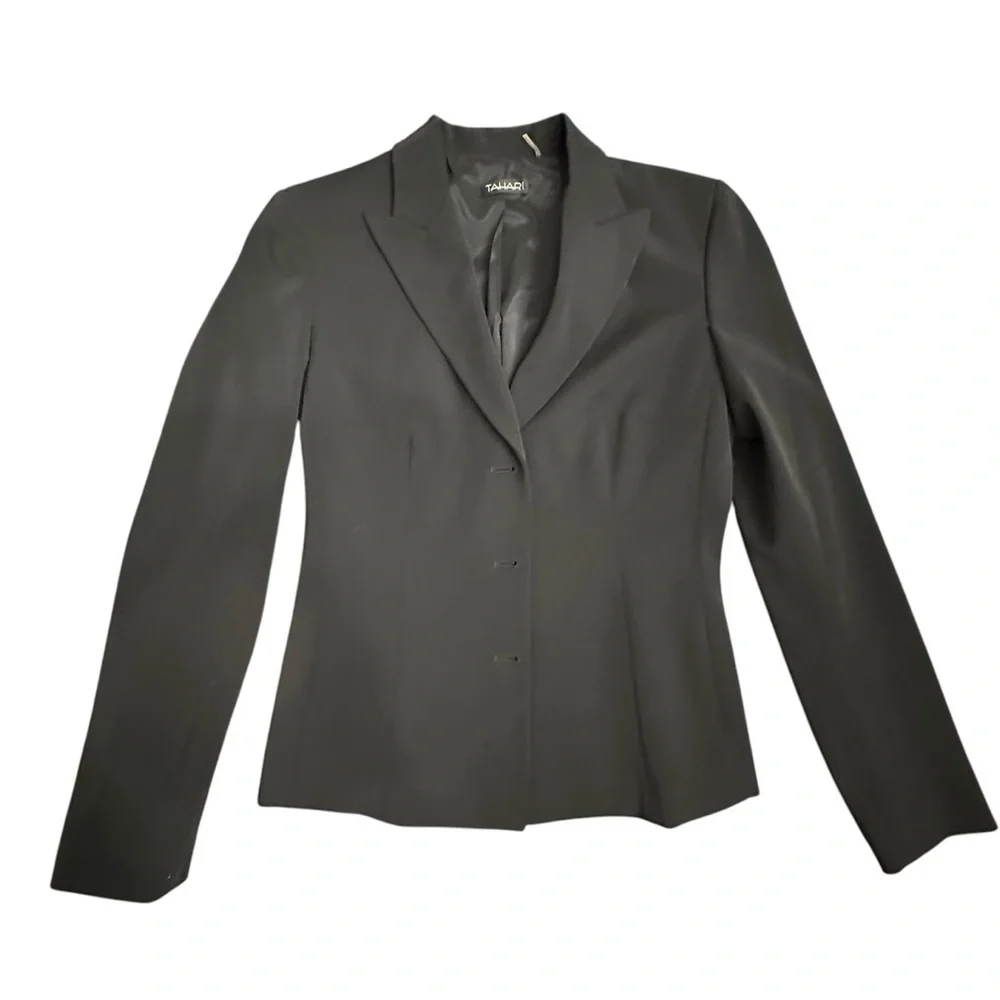 NWOT- Tahari Women’s 2 button Blazer
